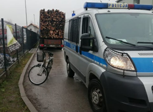 Miał trzy promile, wsiadł na rower i jechał środkiem drogi. Teraz zapłaci wysoki mandat