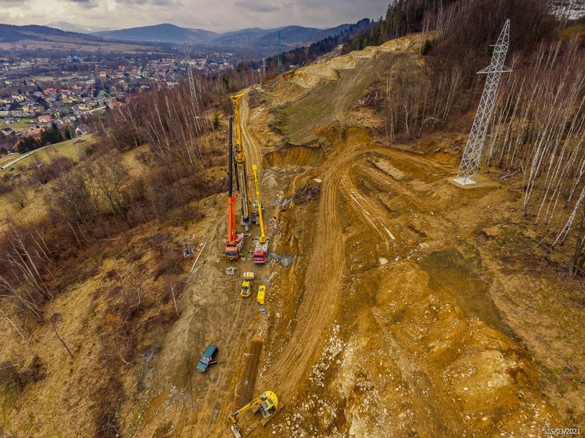 Droga S1. Rozpoczęto drążenie tuneli pod Baranią Górą