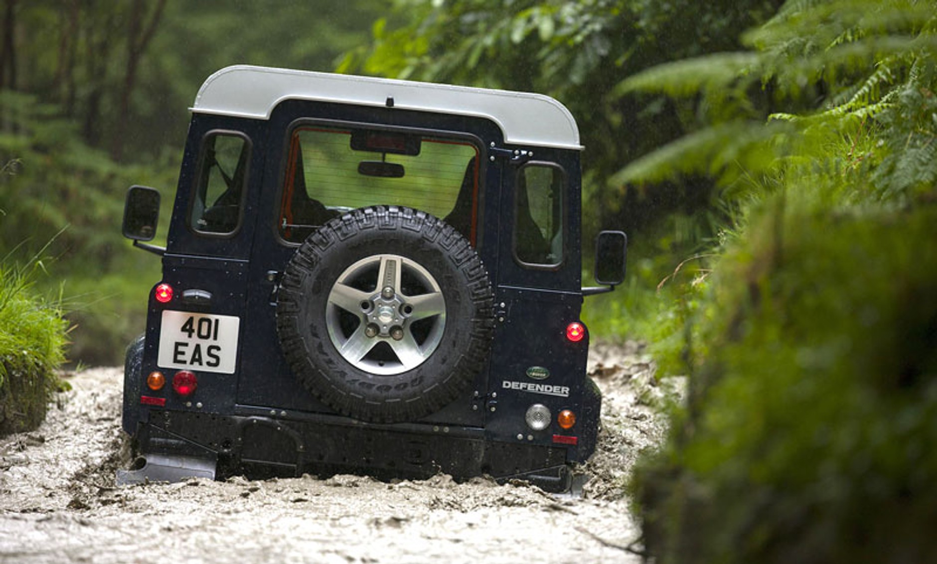 Land Rover Defender poza Europą