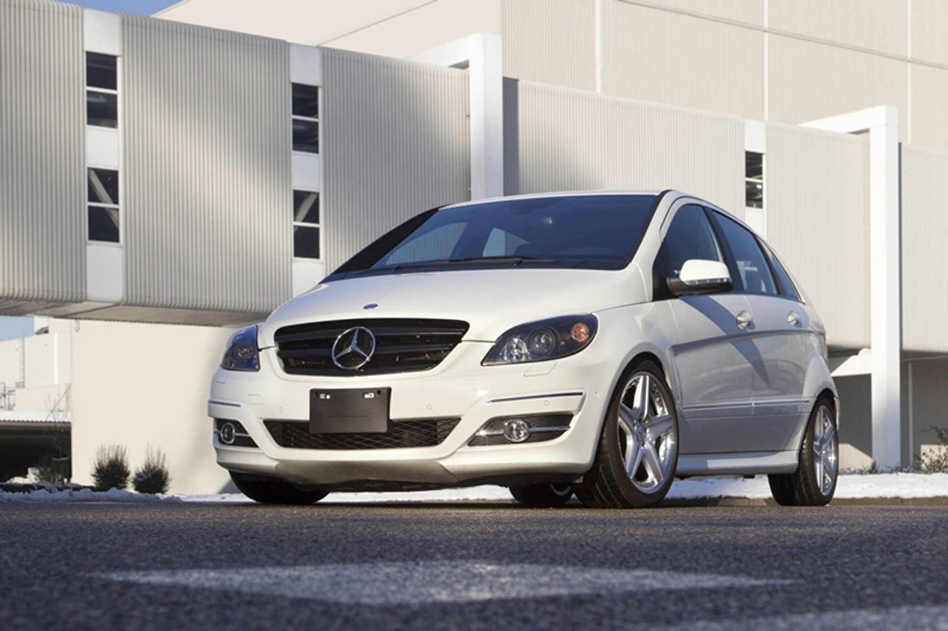 Mercedes B55 – dwie podłogi, silnik V8, napęd na tył, wow