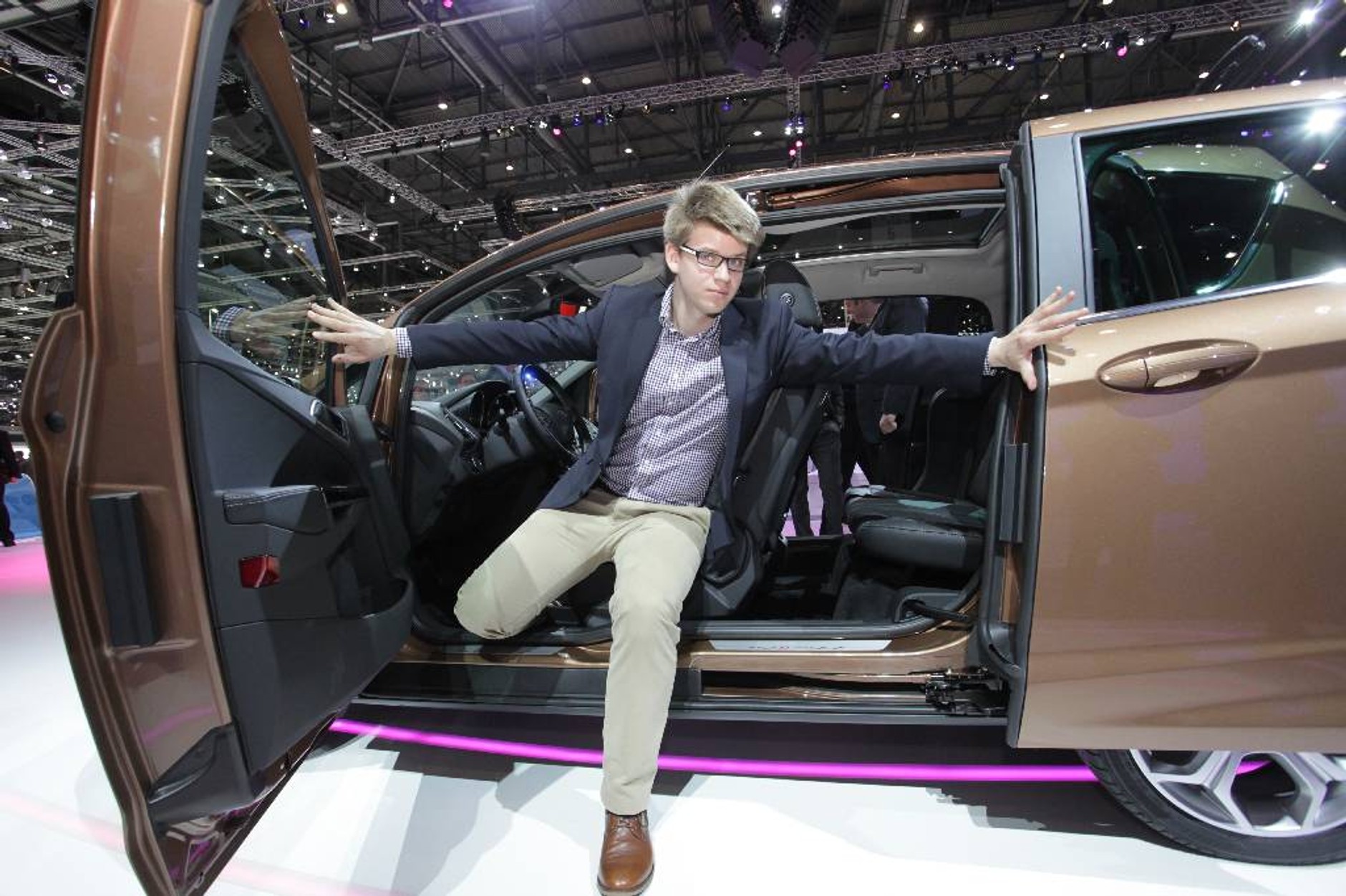 Ford B-Max: nowy, praktyczny mieszczuch