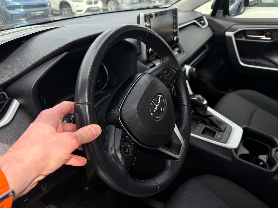 Toyota RAV4 z 2020 r. wyceniona na 119 tys. 900 zł