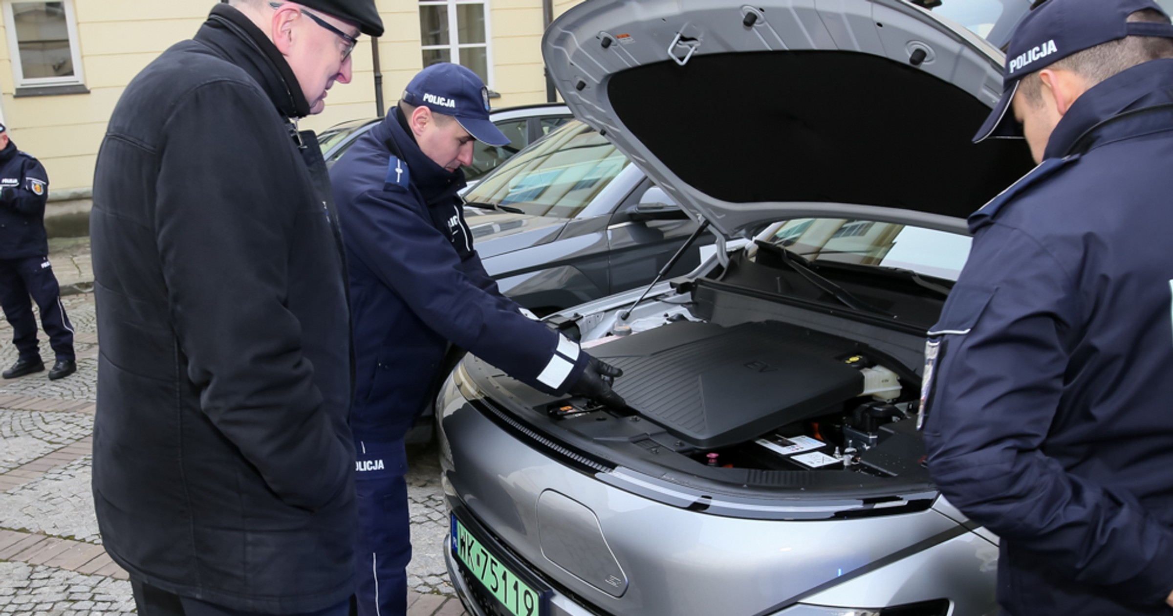 Nowe radiowozy stołecznej policji