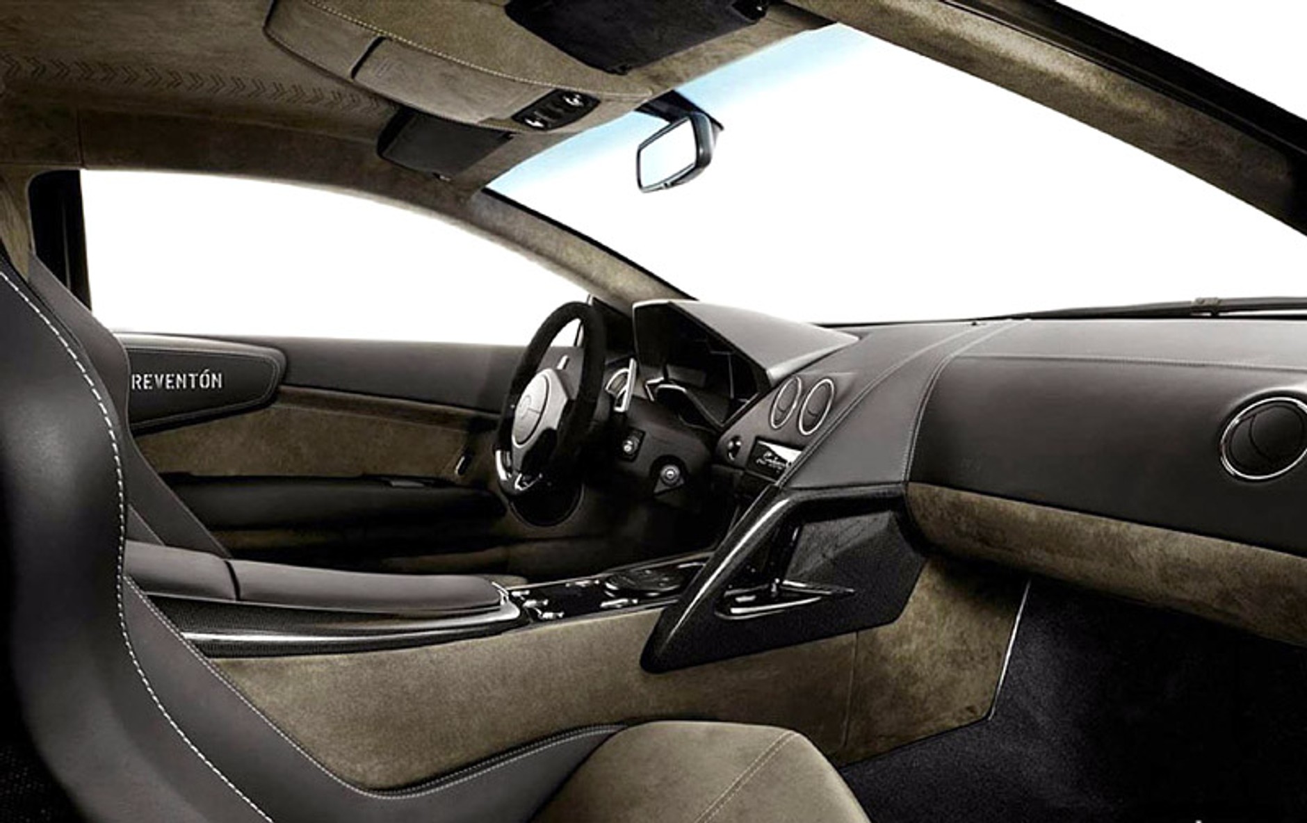 Lamborghini Reventon kontra Tornado: wyścig dla kamer telewizyjnych