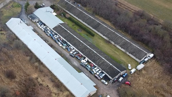 Z drona wszystko było widać jak na dłoni. WIOŚ i policja odkryły nielegalny demontaż i spalarnię