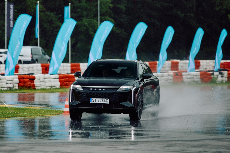 Omoda 9 Super Hybrid. Pierwsza jazda w Polsce