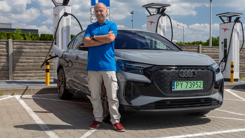 Szybkie ładowarki to "must have" podczas podróży autem elektrycznym