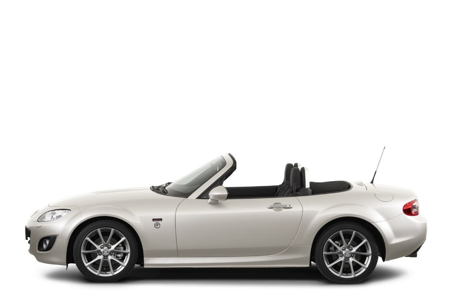 Genewa 2010: Mazda - jubileuszowa edycja MX-5 oraz całkowicie nowy model 5