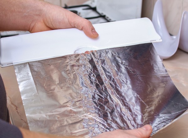 Prosty trik, który uchroni przed kradzieżą auta. Wystarczy folia aluminiowa
