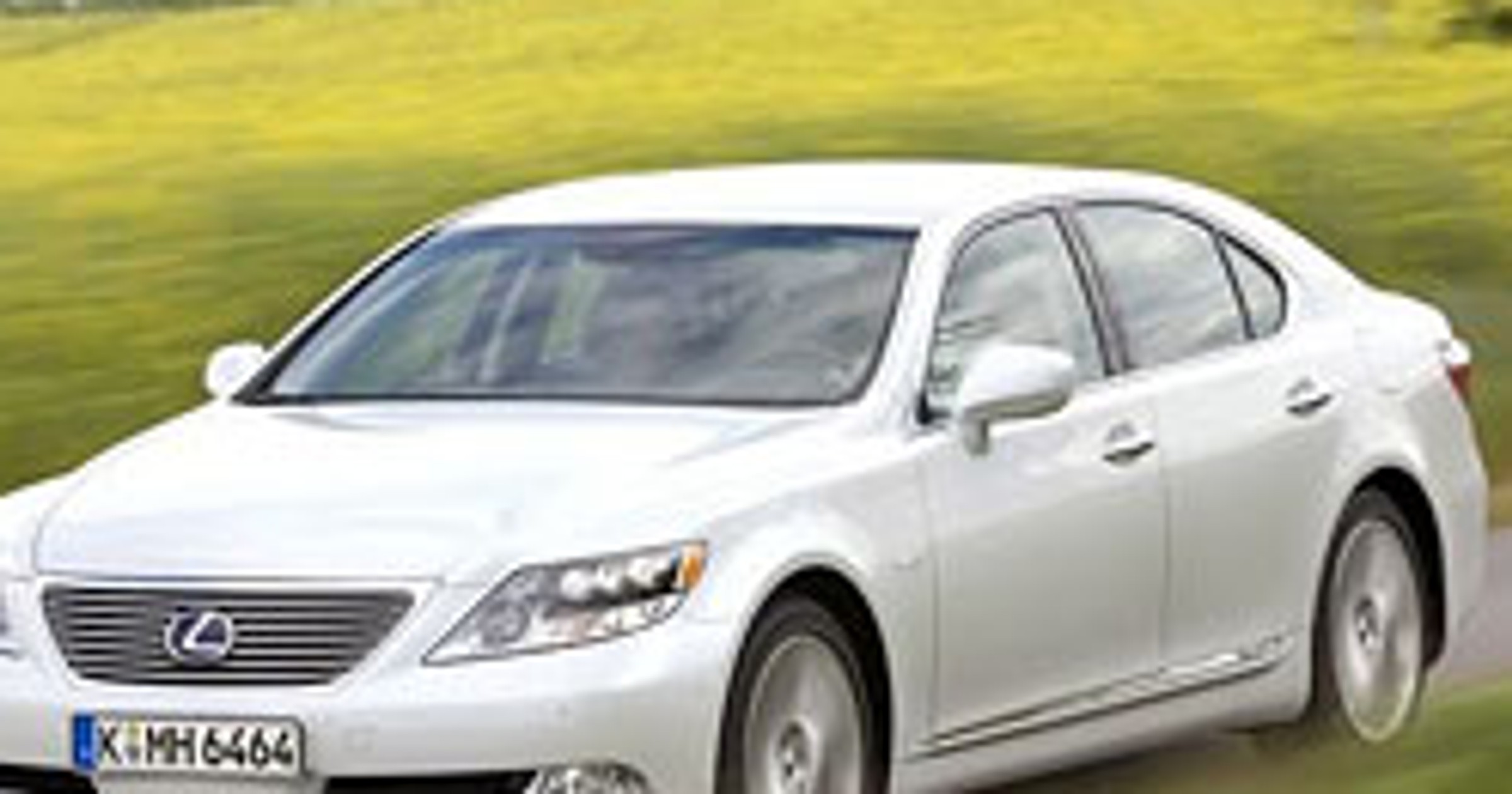 Lexus: hybrydowe wersje modeli GS i LS z większym bagażnikiem