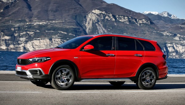 Fiat Tipo Cross doczekał się w końcu nadwozia kombi. Co nam zaoferuje?