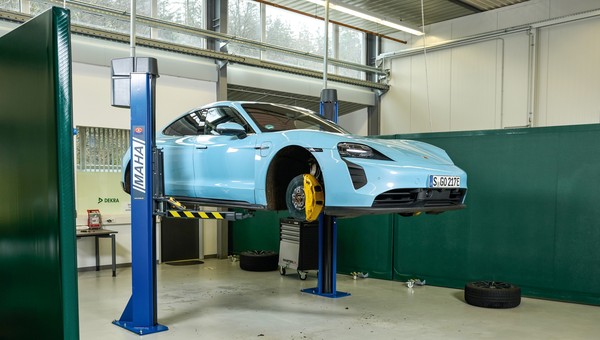 Porsche Taycan 4S w serwisie