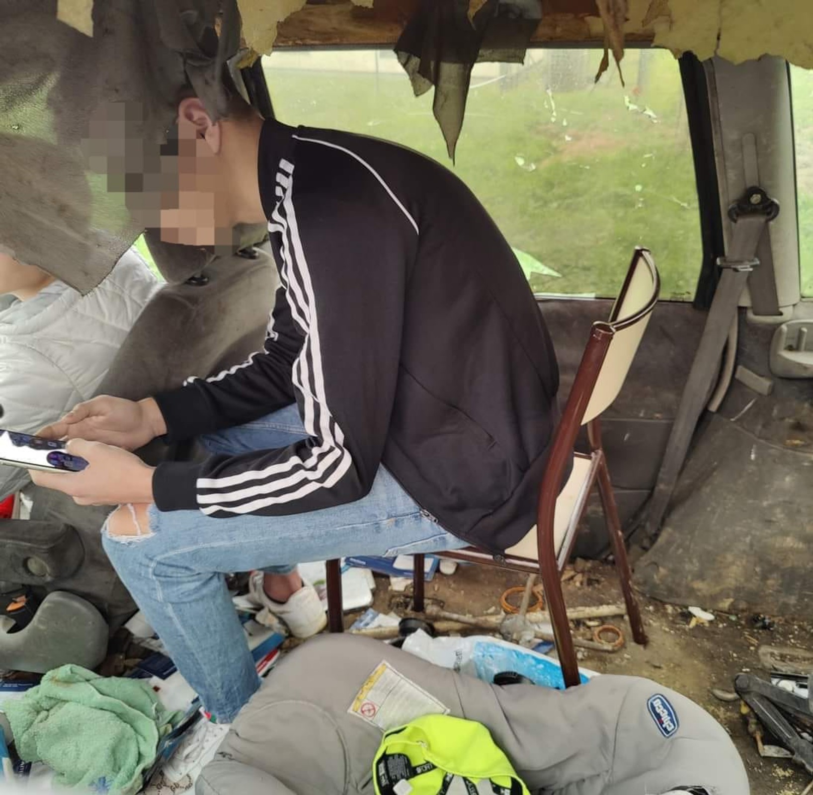 Tak się podróżuje we Francji. Jazda na drewnianym krześle