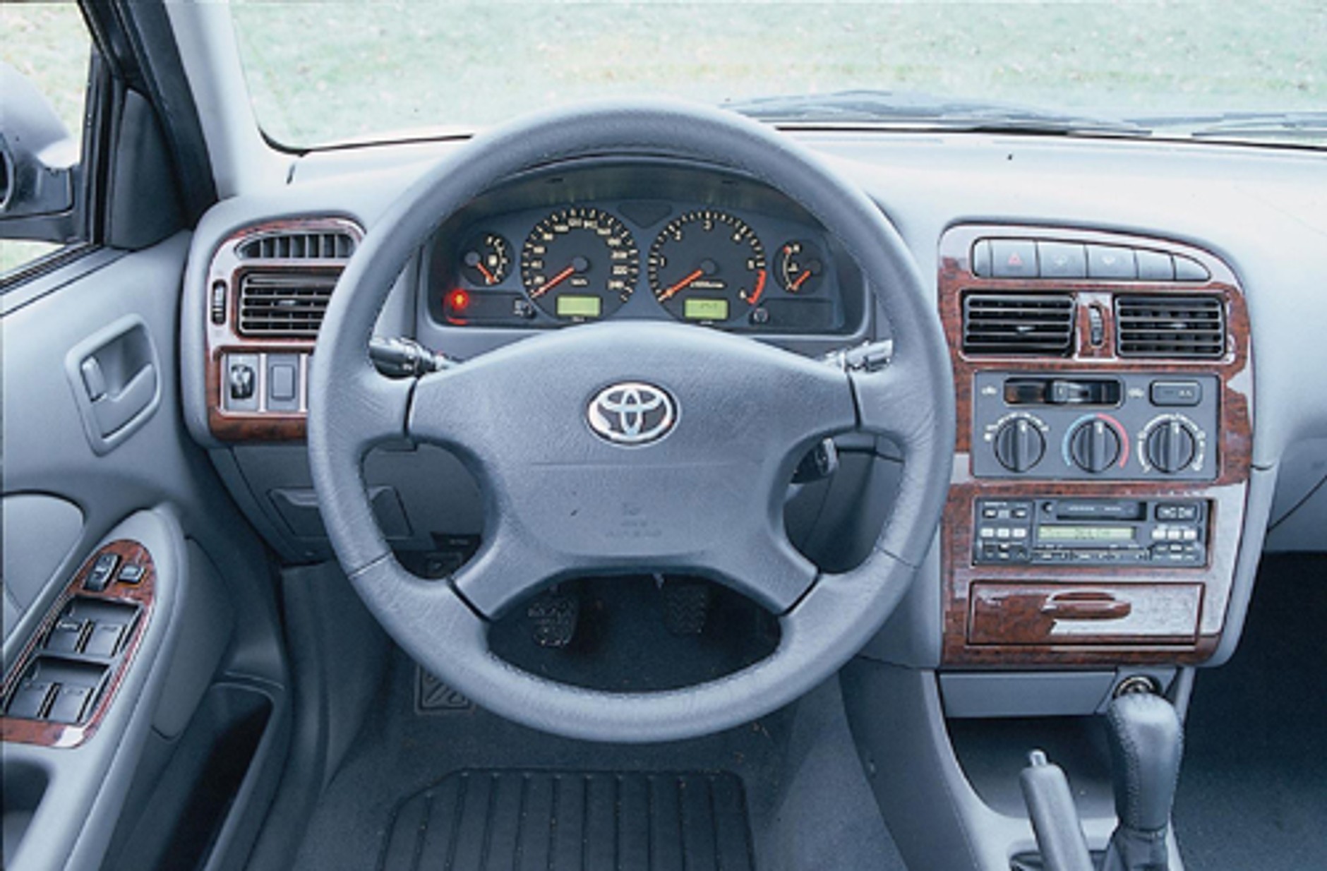 Lancia Lybra, Peugeot 406, Toyota Avensis i VW Passat - Który dalej i bezpieczniej zawiezie rodzinę?