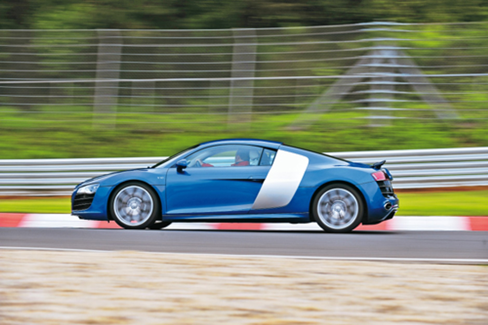 Nissan GT-R staje do walki z Audi R8 v10 i Porsche 911 Turbo. Test aut sportowych: Samuraj kontra niemieccy wojownicy