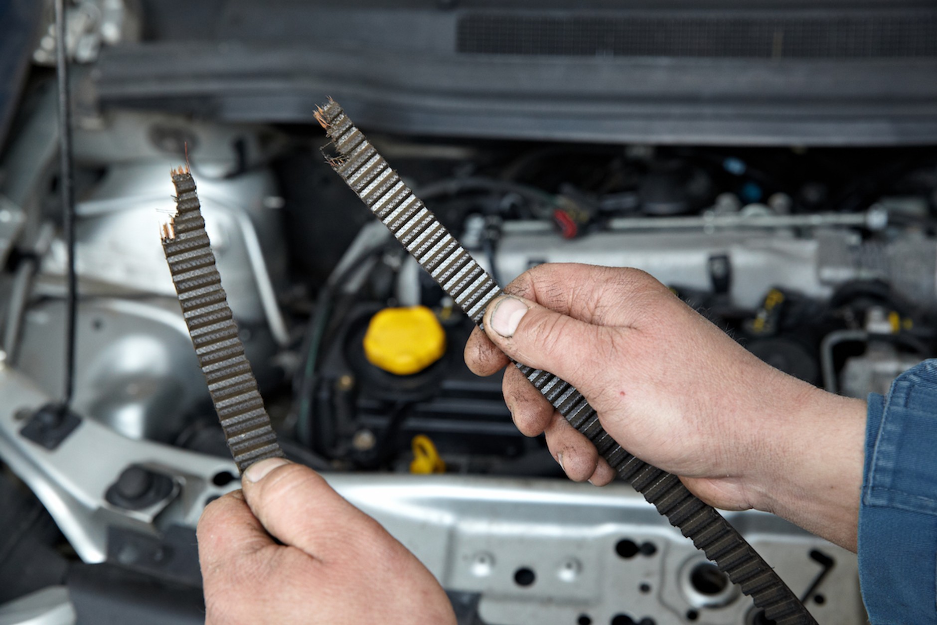 Zerwany pasek rozrządu - co może ię popsuć?