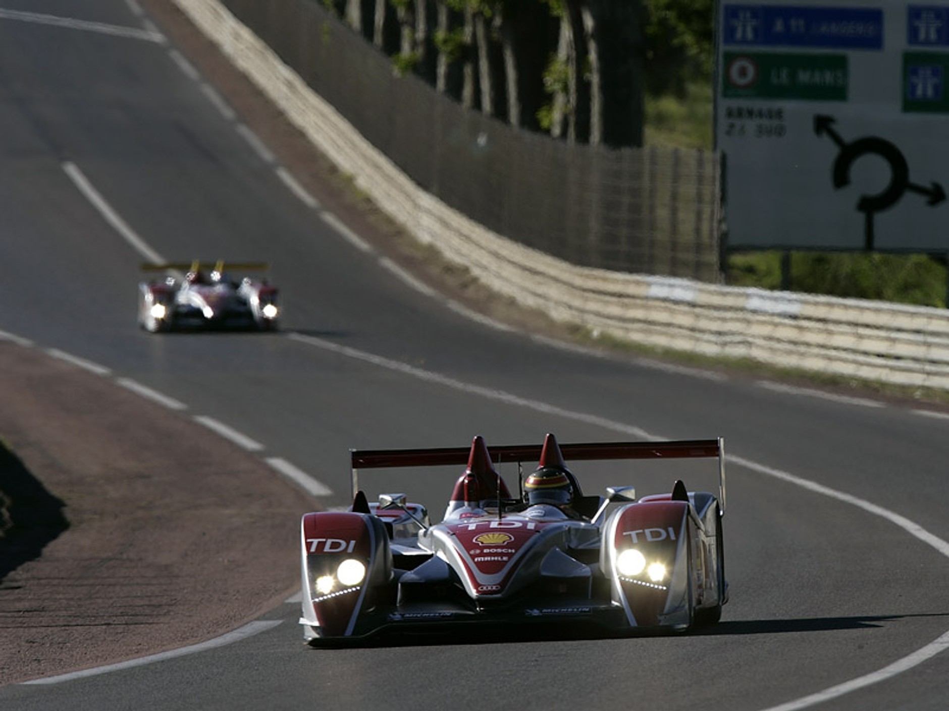 24 godziny Le Mans 2008: niespodziewana porażka Peugeota (fotogaleria)