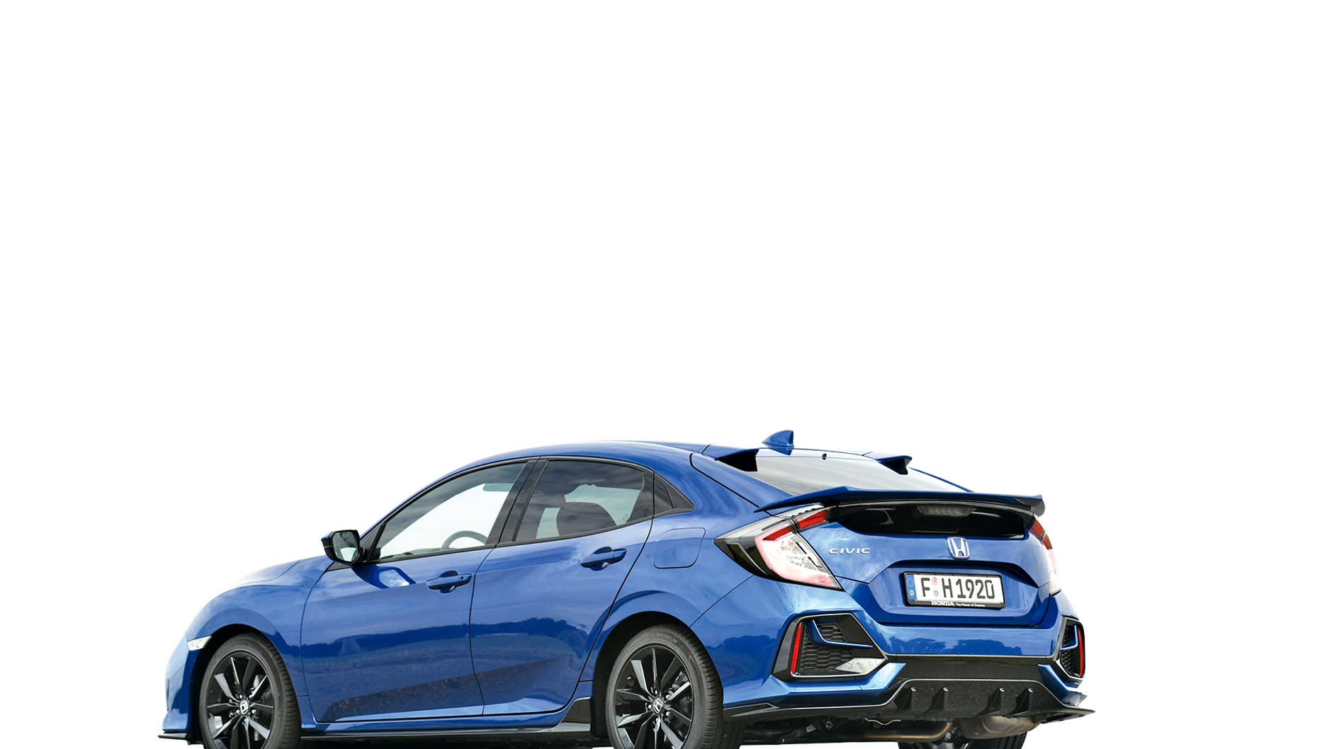 Kanciaste światła i wydatny spoiler dominują stylistykę tyłu 10. generacji Civica