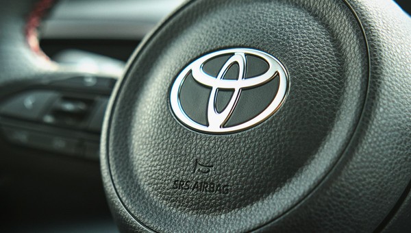 Loga słynnych marek aut mają ukryte znaczenia. Ujawniamy ich sekrety