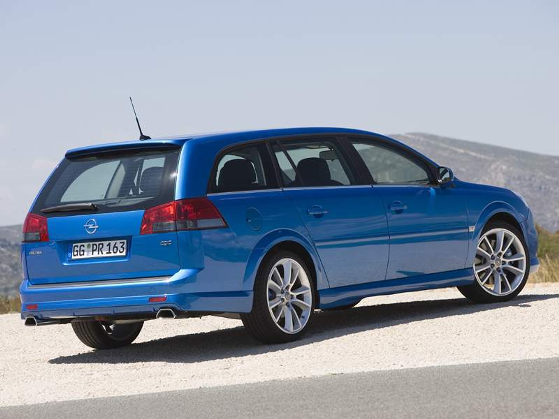 Opel Vectra OPC: mocniej, ale wolniej