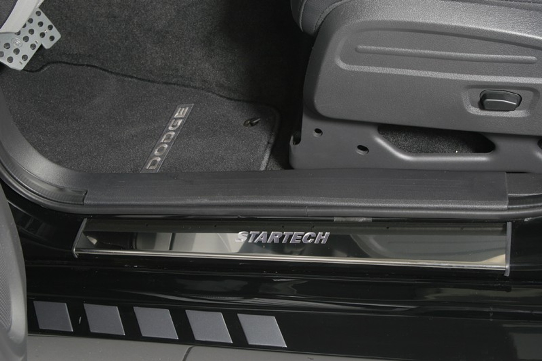 Startech Dodge Nitro - tuning wraz z debiutem