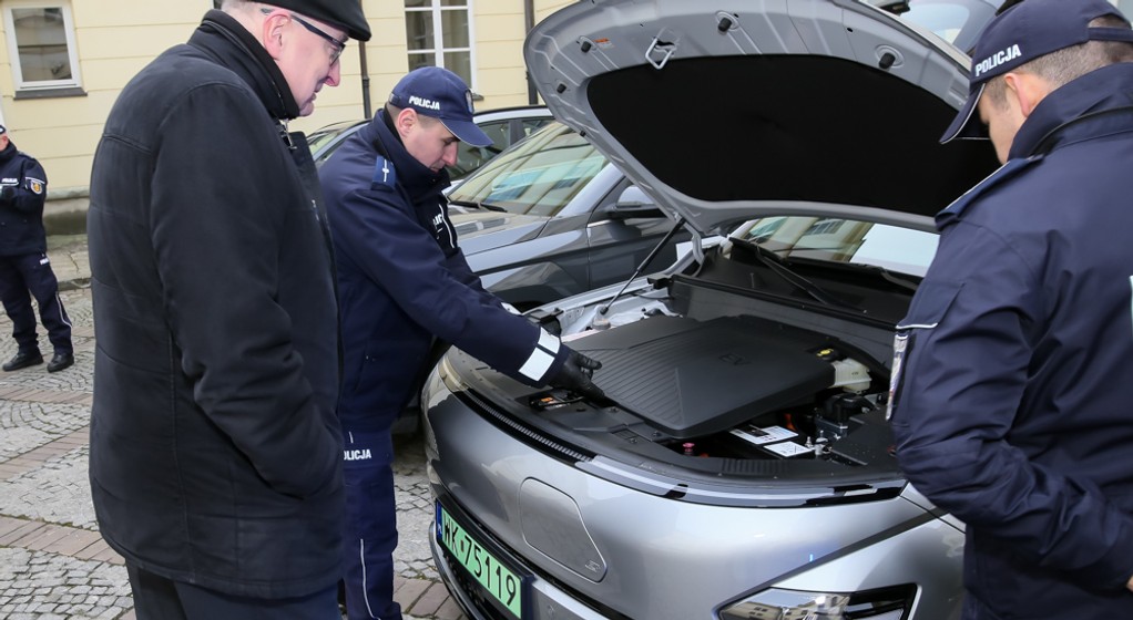 Nowe radiowozy stołecznej policji