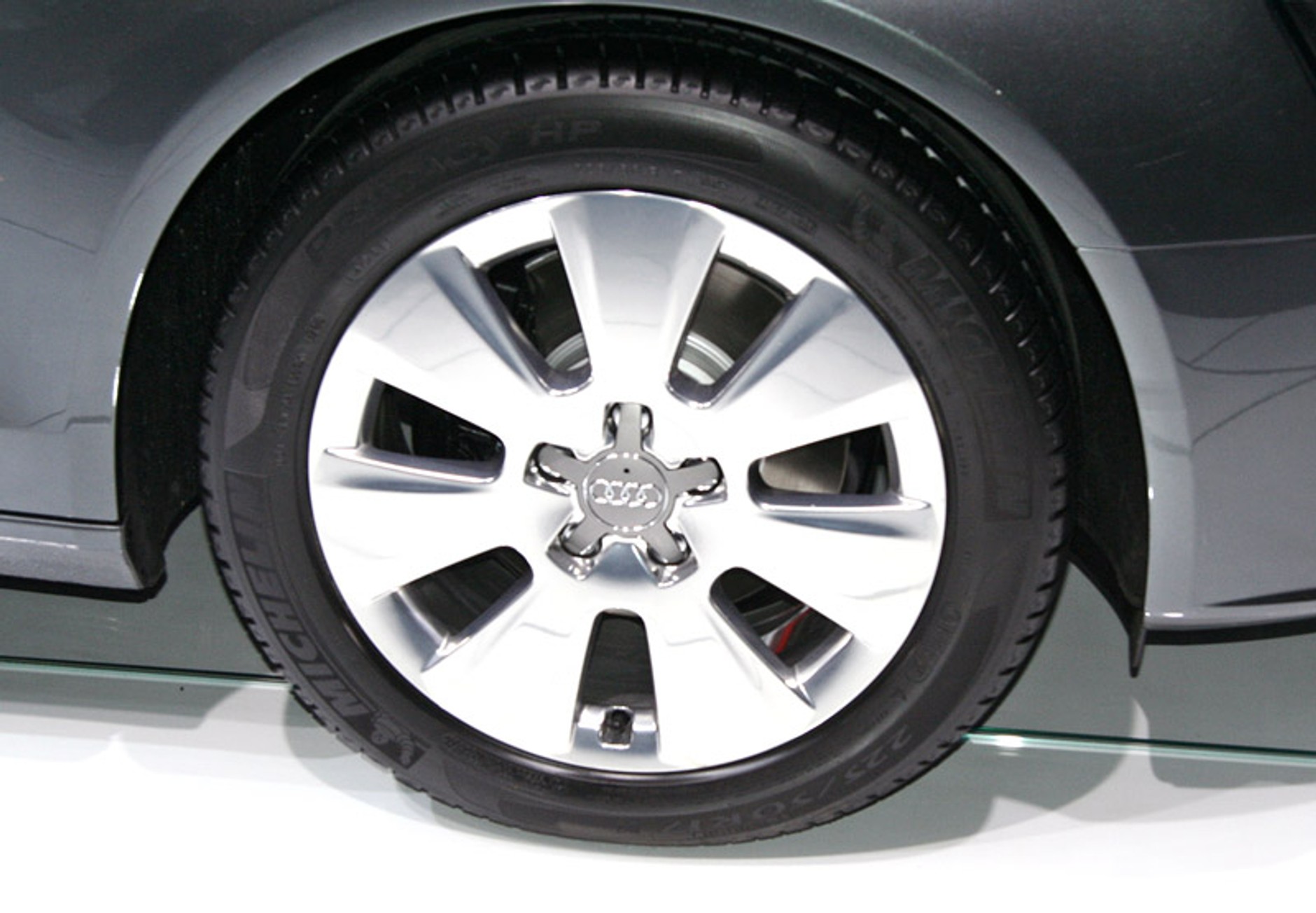 Paryż 2008: Audi A4 TDI concept e - 2,0 TDI (88 kW) i 3,99 l/100 km