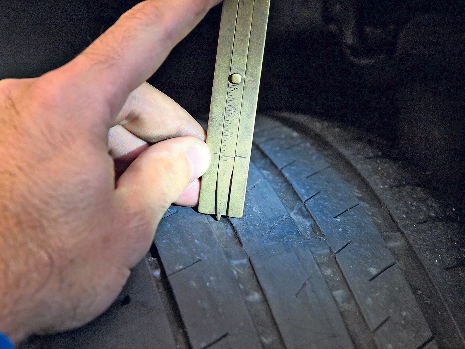 Niebezpiecznie zużyte opony