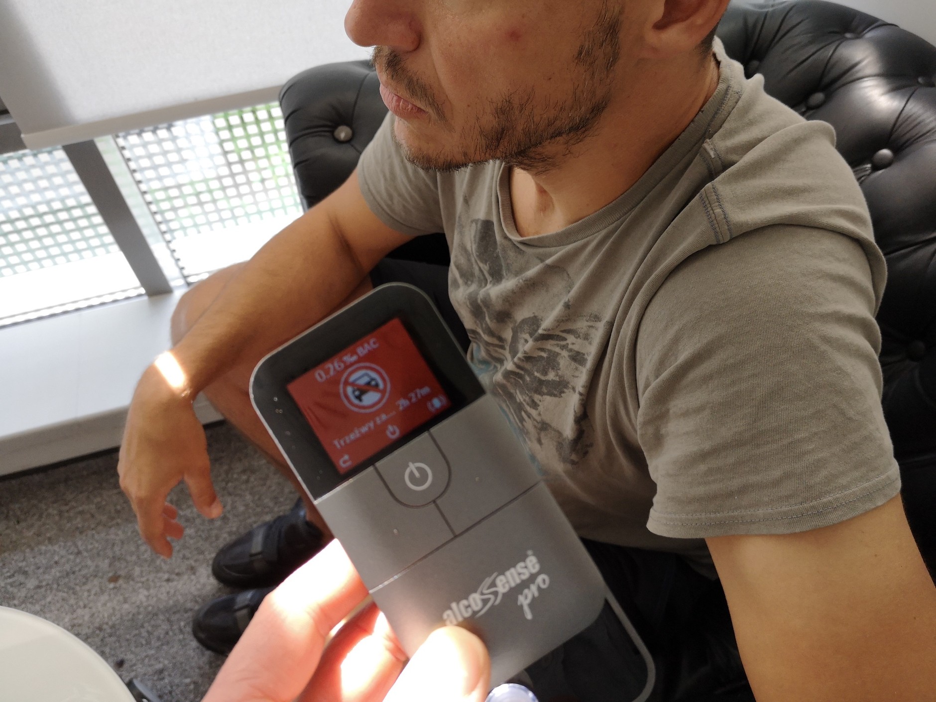 Nawet po lekkim, małym piwie przez dłuższą chwilę w wydychanym powietrzu alkoholu może być więcej, niż dopuszczają przepisy.