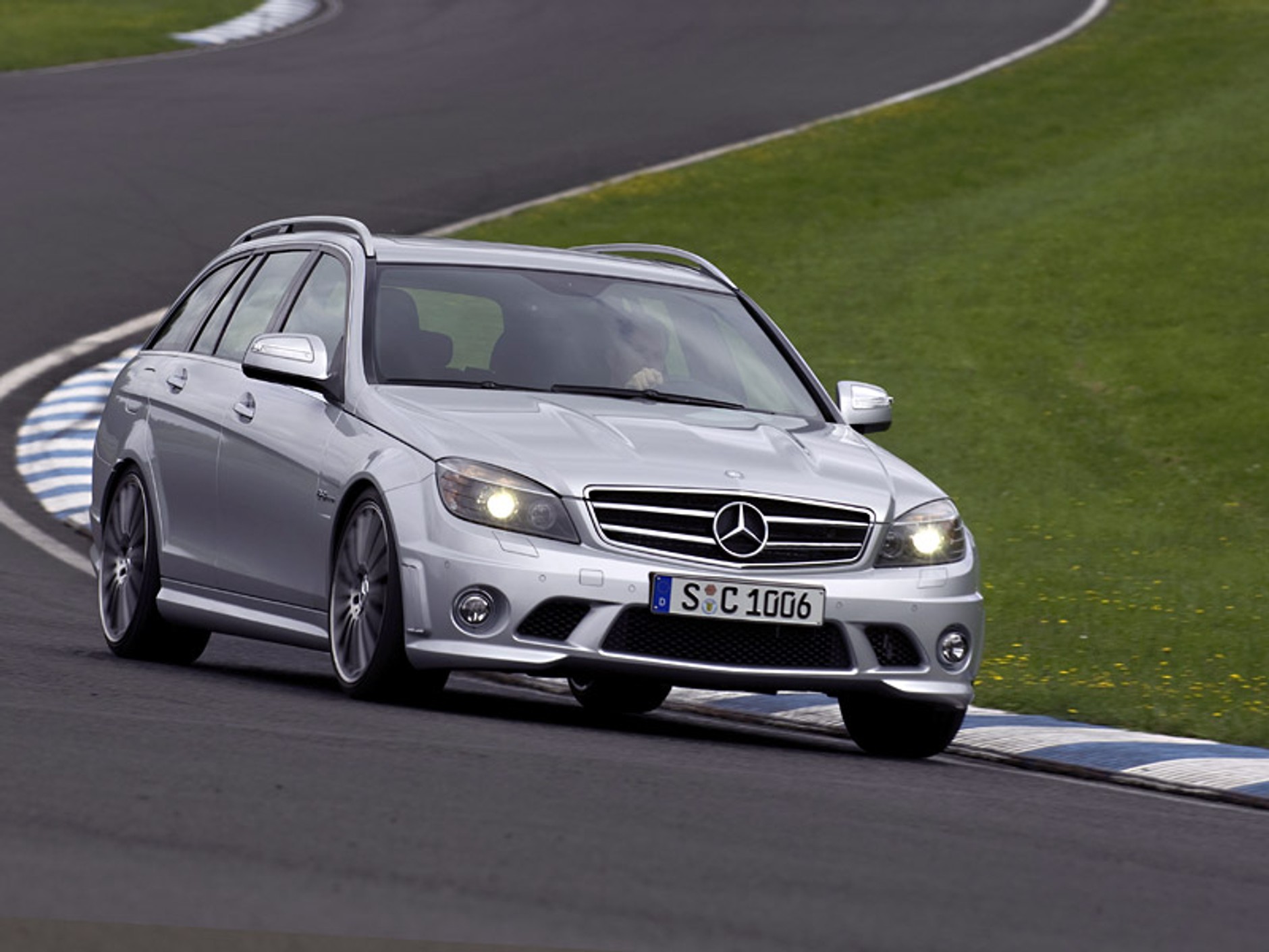 Mercedes-AMG GmbH: 24 200 sprzedanych pojazdów w 2008 roku – nowy rekord