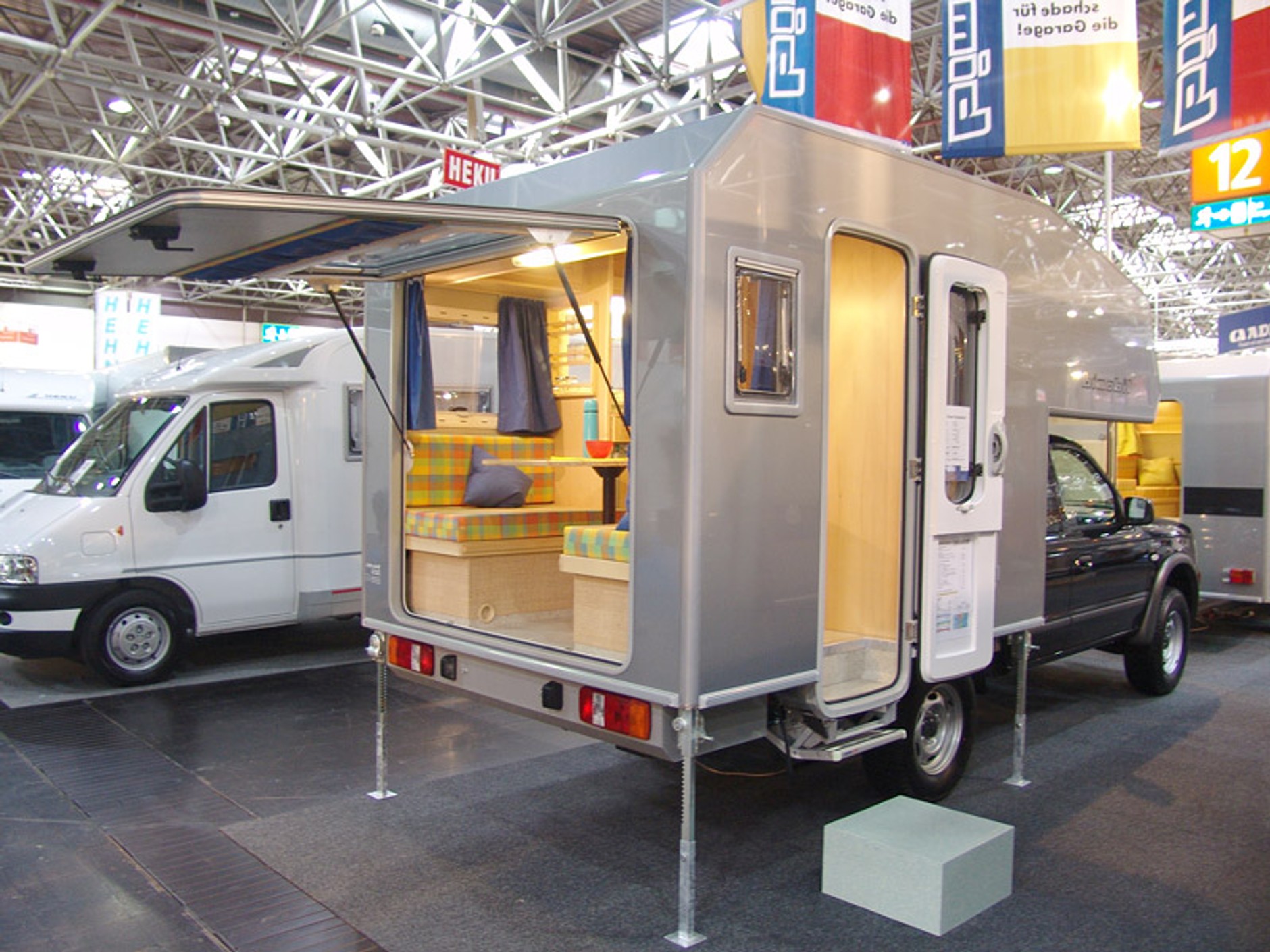 Caravan Salon Düsseldorf 2007: Caddy Life i moda na nowy sezon (fotogaleria)