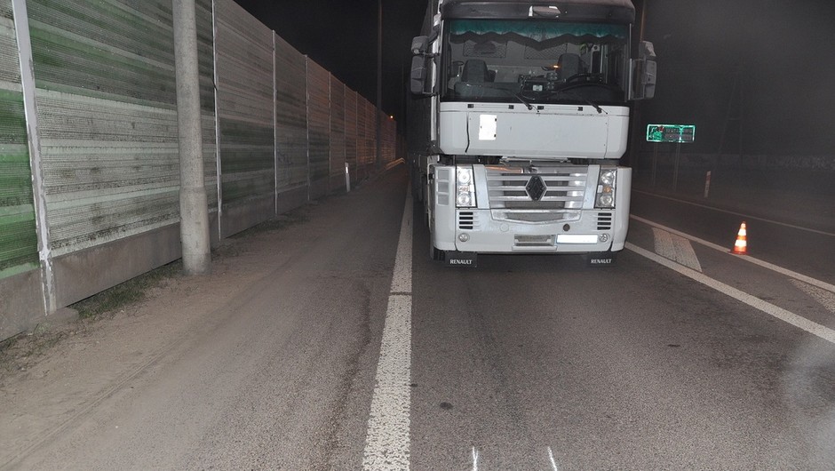 Wbiegł pod ciężarówkę. Tragedia na obwodnicy Białej Podlaskiej