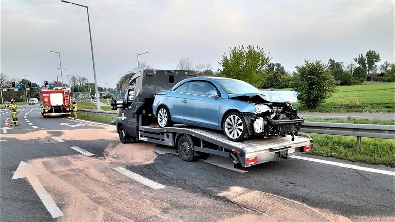 Za bardzo wierzył w swój samochód. Wylądował na barierach