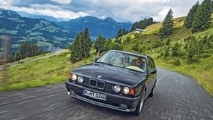 BMW M5 Touring z 1992 roku: pierwsze kombi, które z "emki" ma nie tylko znaczek