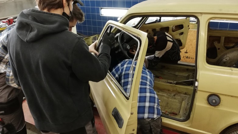 Uczniowie Zespół Szkół Technicznych w Mikołowie odremontują „Malucha” Arkadego Fiedlera