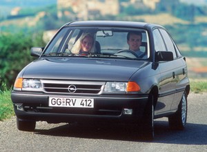 Auta w cenie hulajnogi lub roweru. 10 tanich propozycji z Otomoto