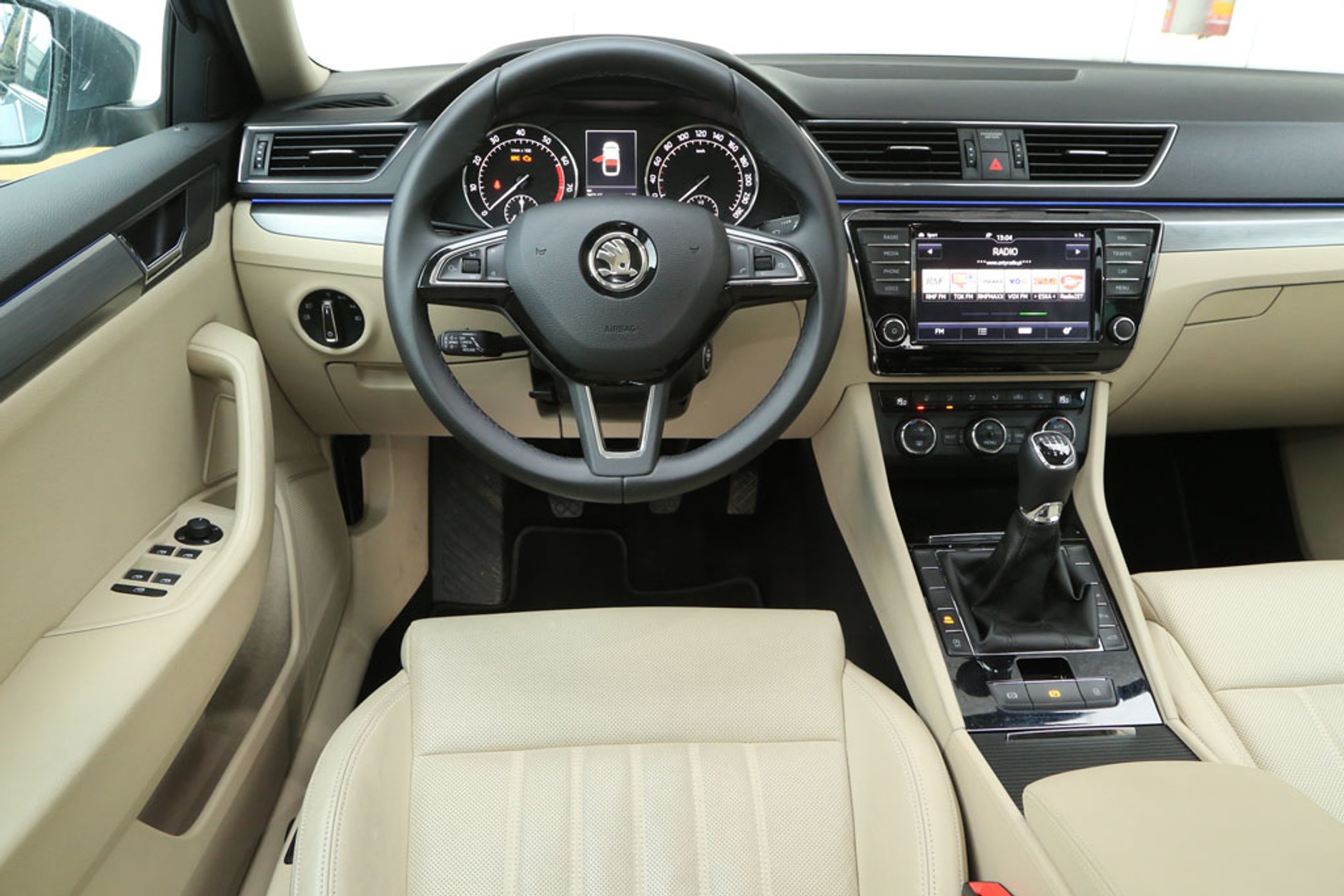 Skoda Superb 1.4 TSI ACT Style - klasa średnia małolitrażowa