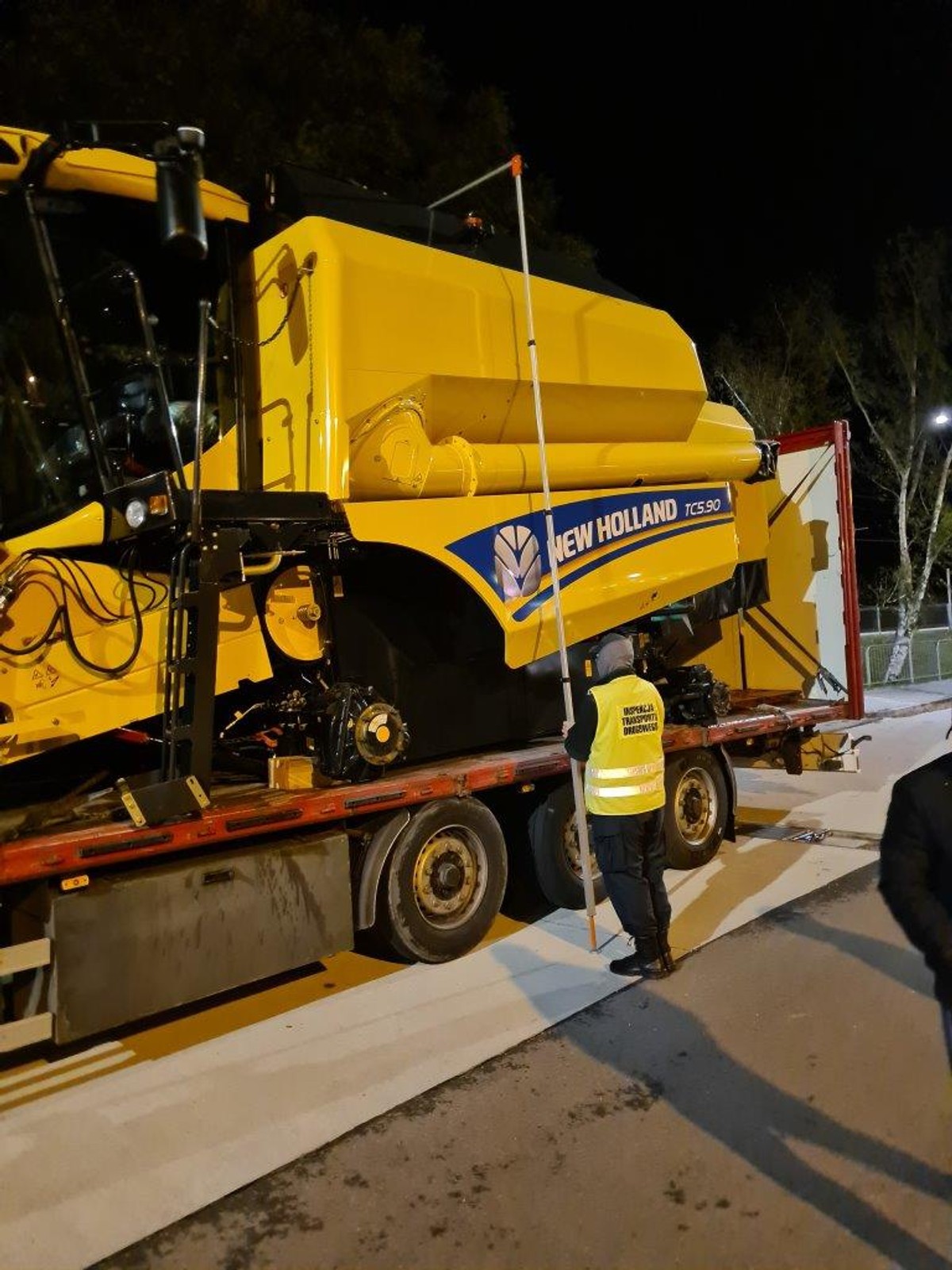 Kierowcy wiozący kombajny nie przestrzegali wytyczonej trasy