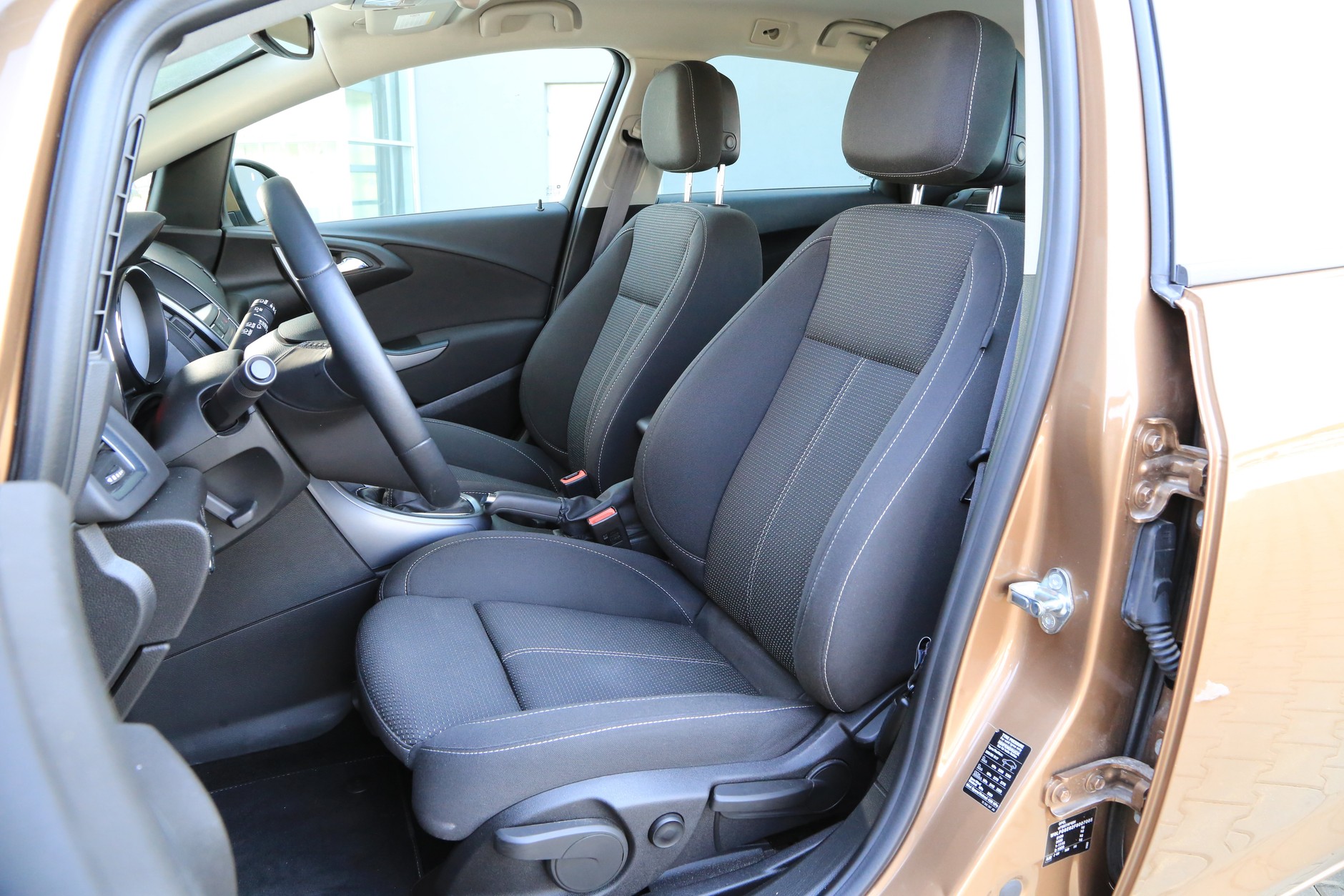 Opel Astra Sports Tourer vs. Seat Leon ST