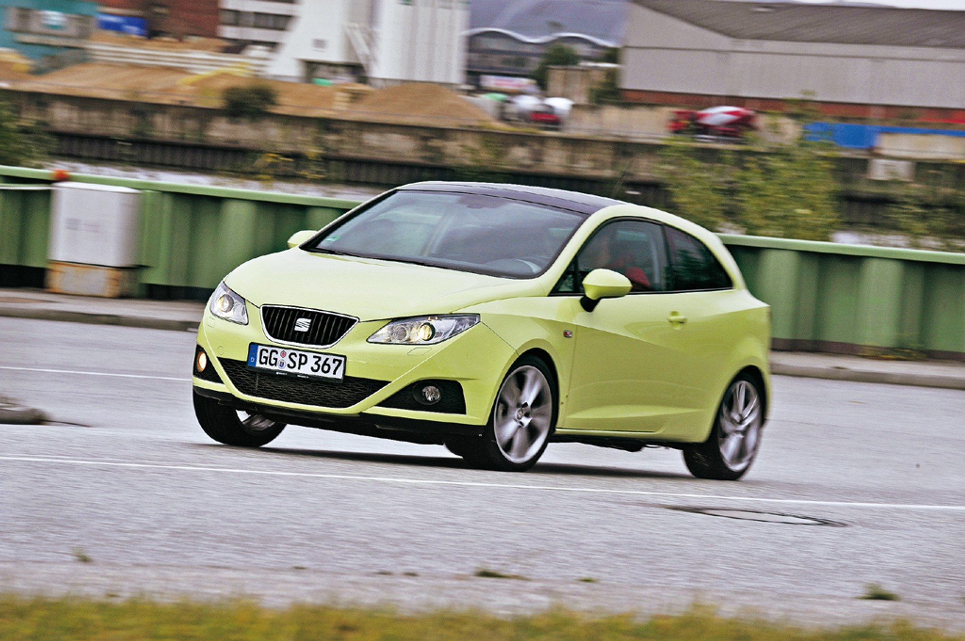 Z małych ścigaczy wiele radości - Prównanie: Volkswagen Polo kontra Seat Ibiza, Renault Clio i Mazda 2