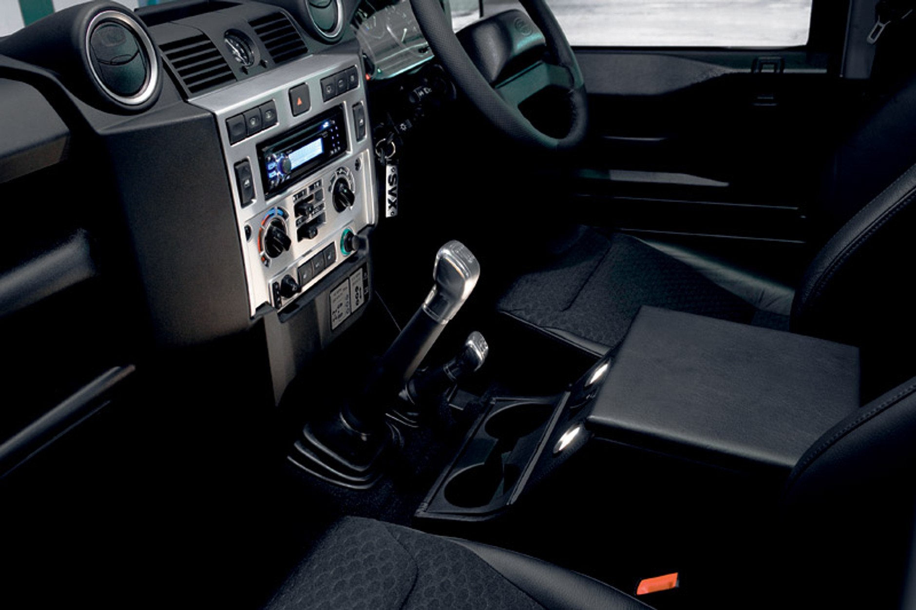 Land Rover Defender 110 SVX: jubilat na długim podwoziu