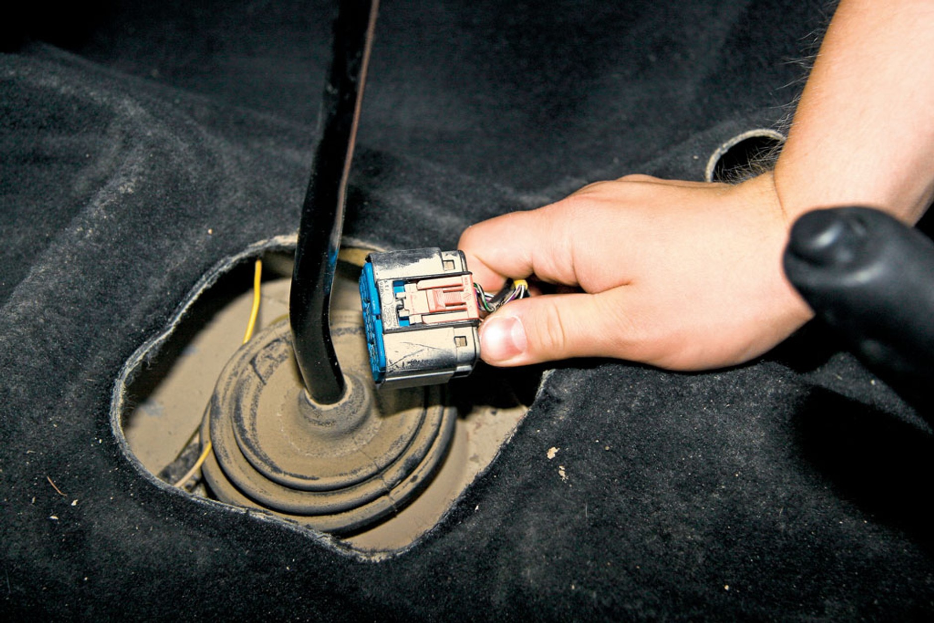 Napływają zalane samochody!