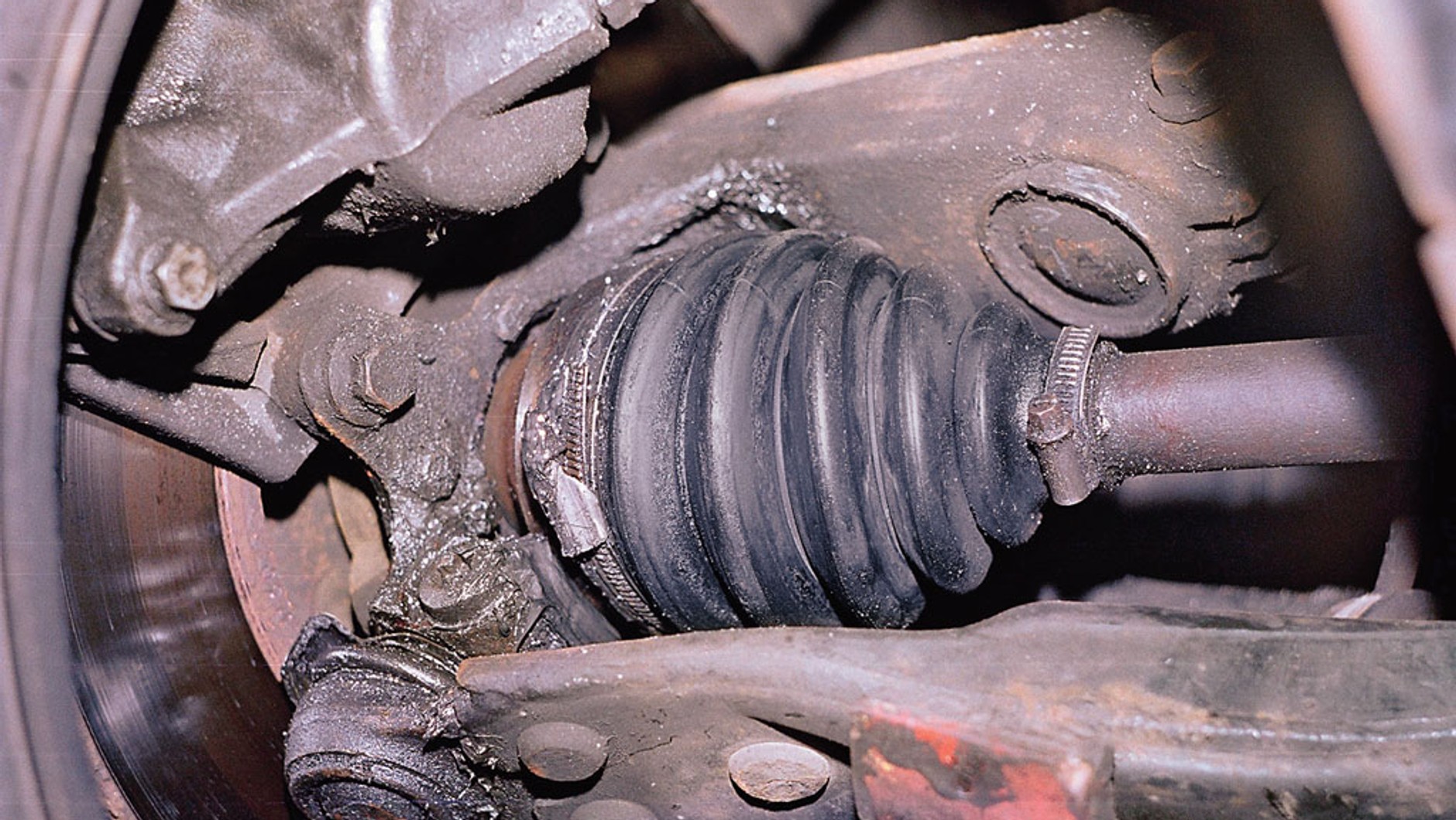 Manszety są narażone na uszkodzenia mechaniczne