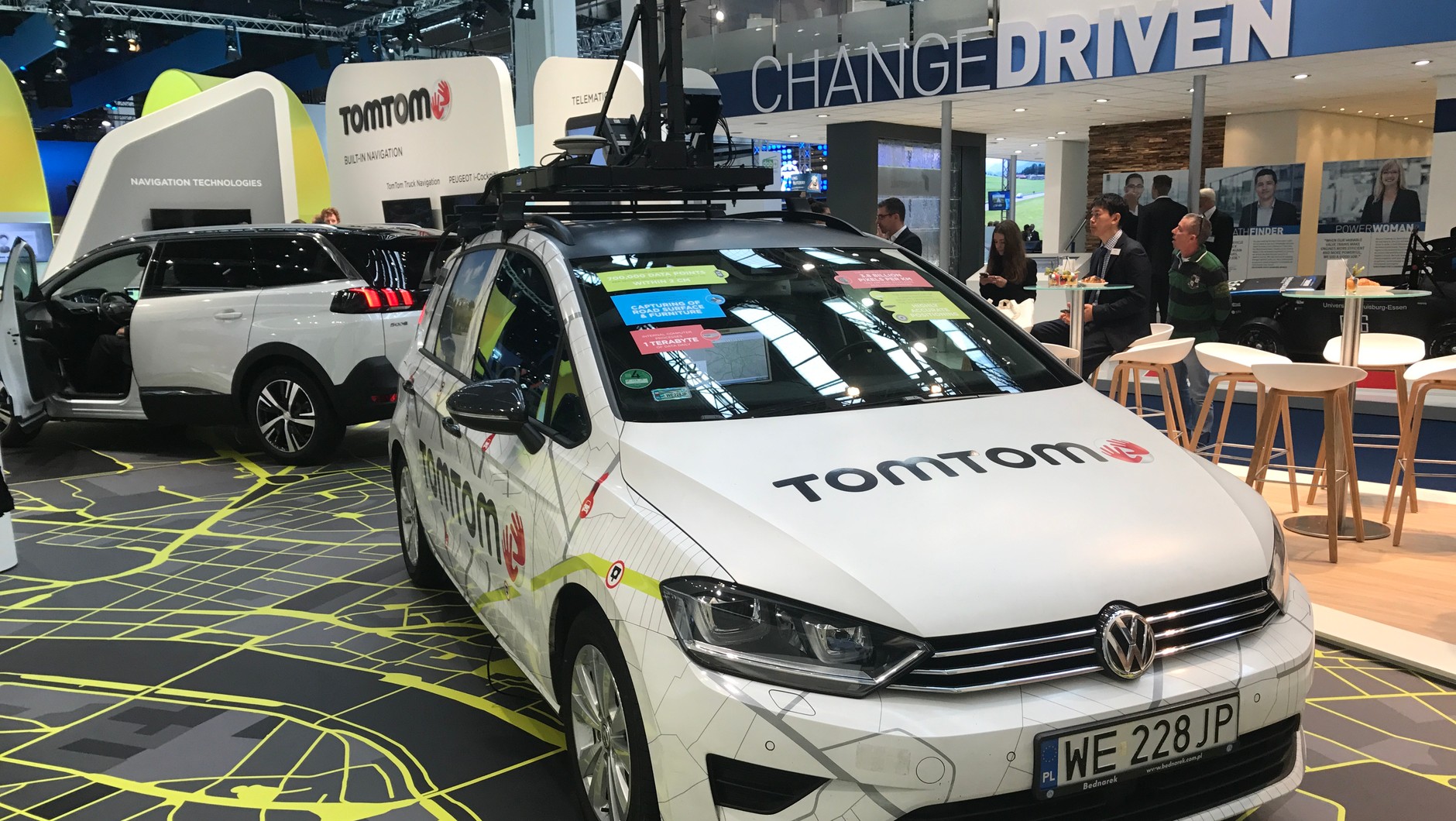 Samochód TomTom przygotowany w firmowym ośrodku w Łodzi
