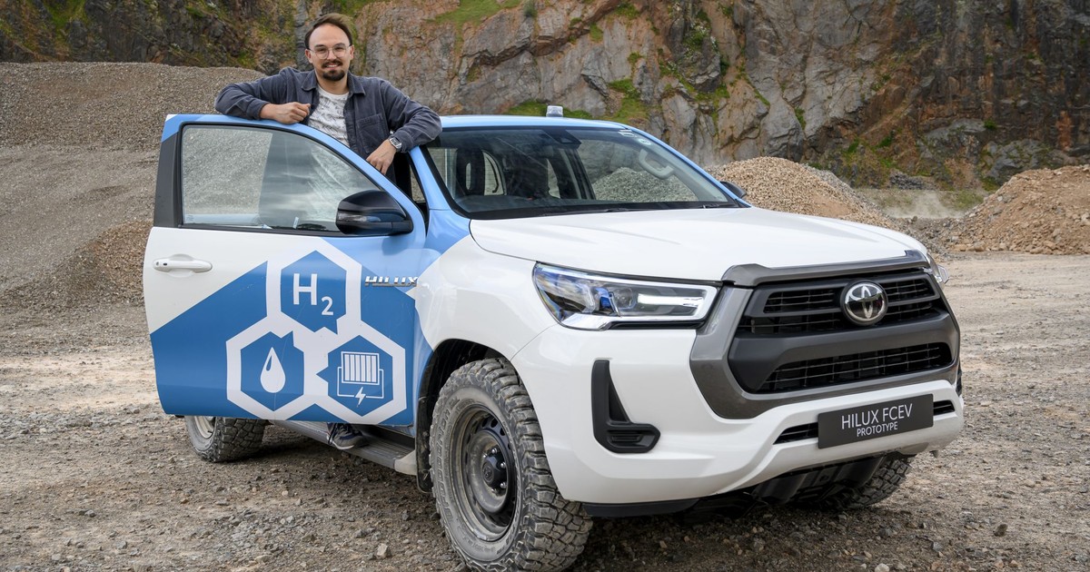 Pierwsza jazda prototypem wodorowej Toyoty Hilux H2 (FCEV)