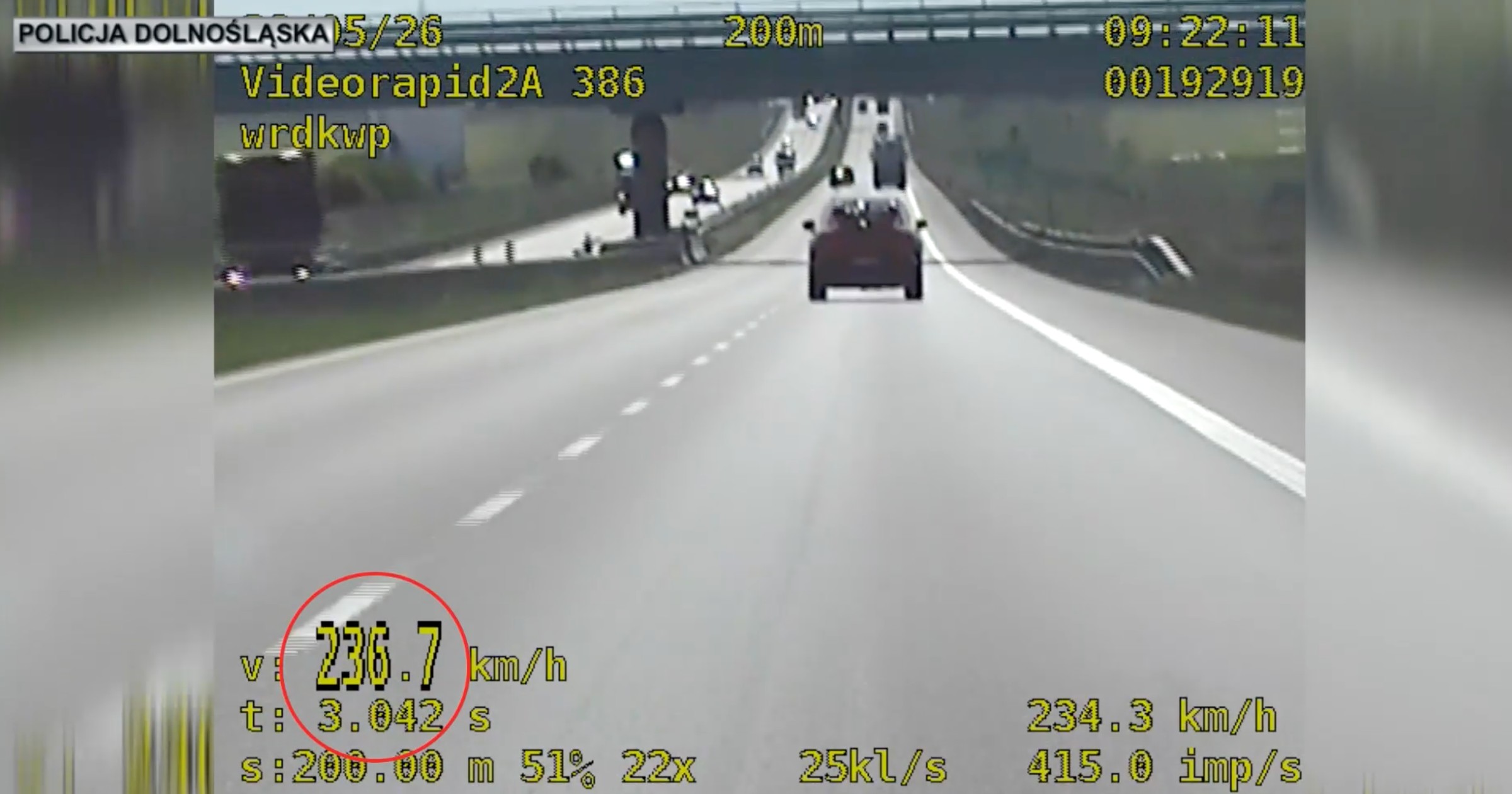 Niemiecki kierowca jechał 236 km na godz. po S8