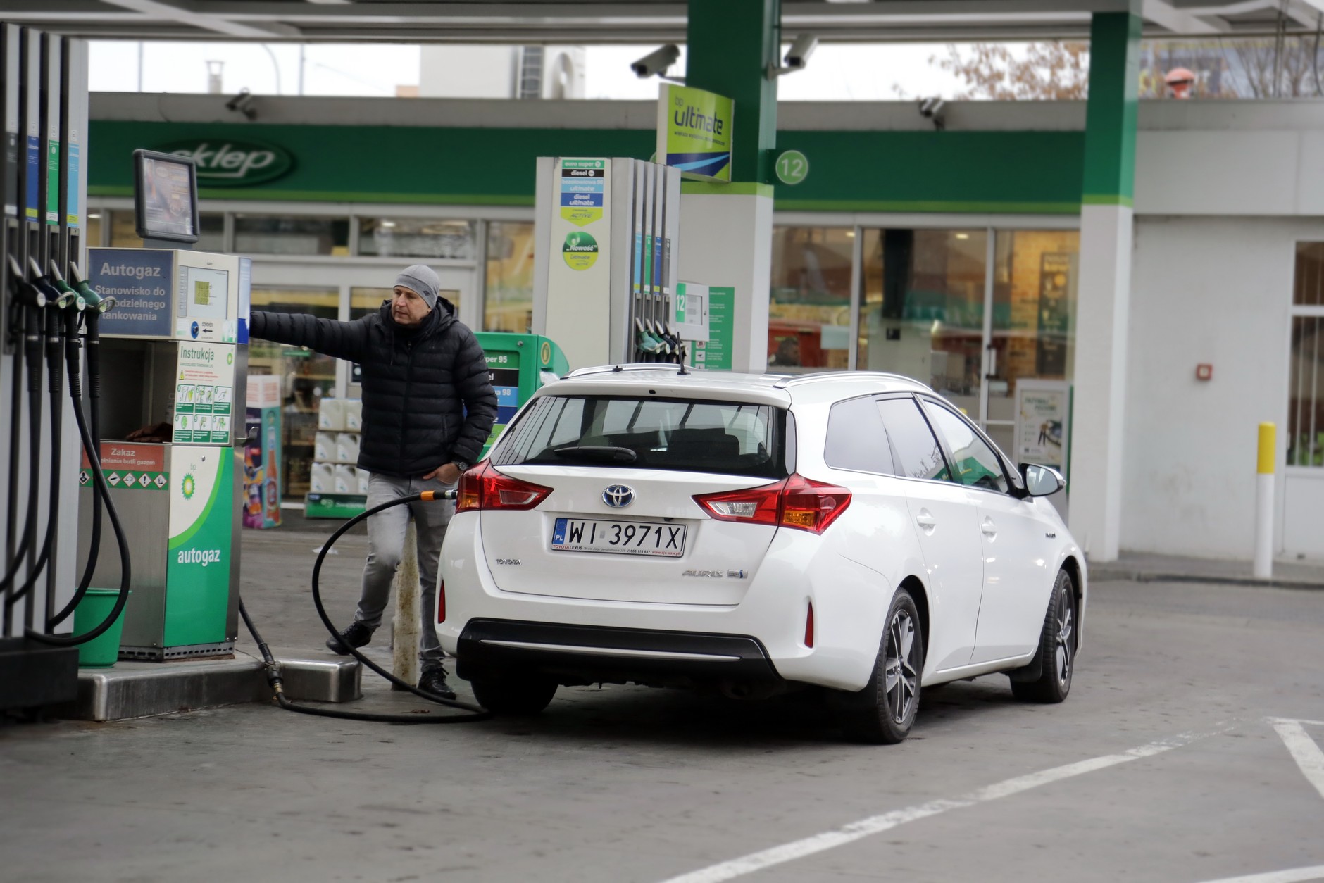 Samochód hybrydowy na gaz