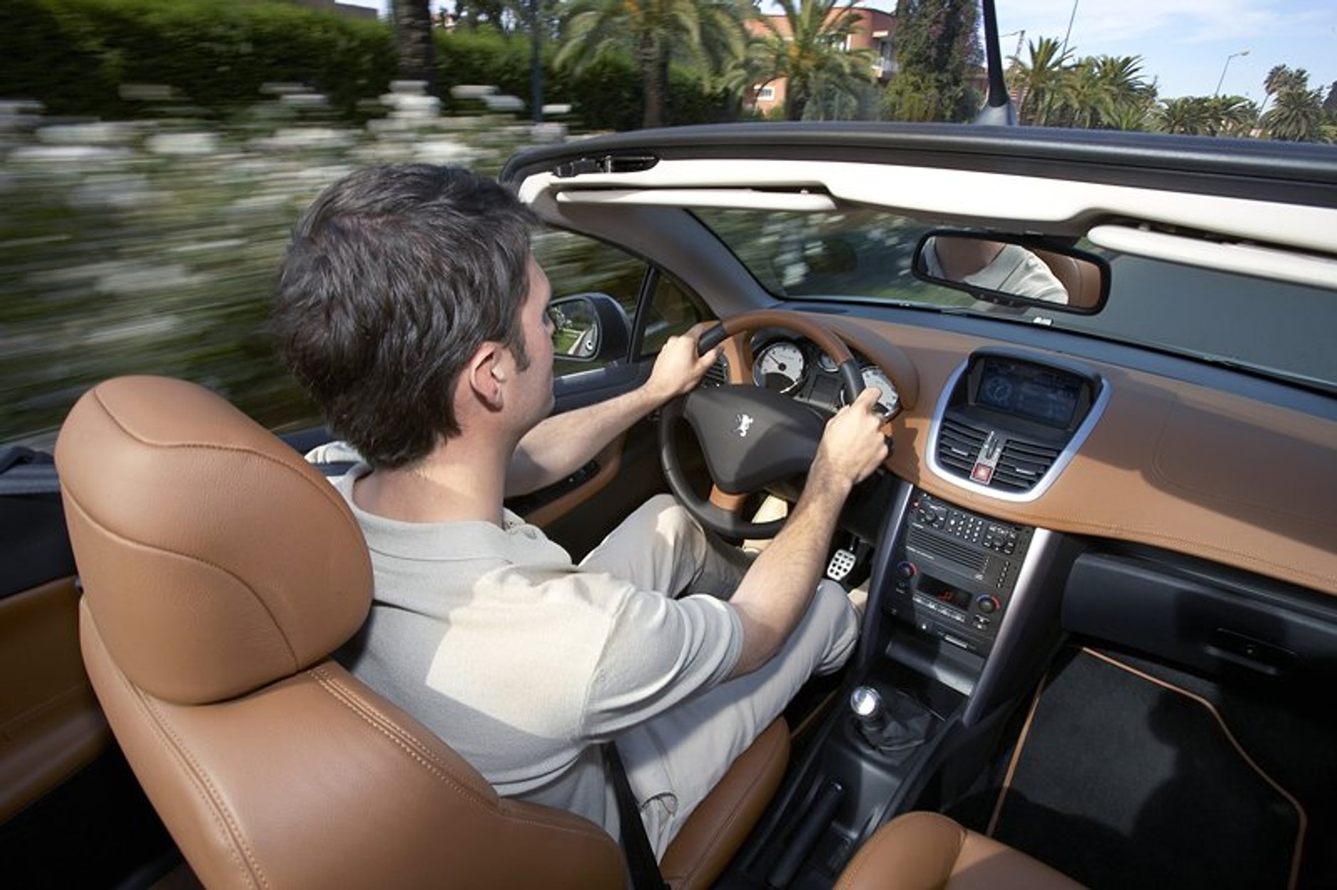 Peugeot w Genewie: niebo nad głowami w nowym 207 CC