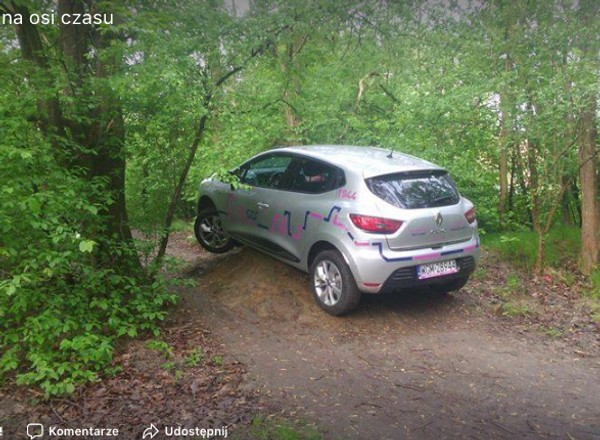 „Bardzo chciałbym umieć latać, ale nie umiem". Tak klient zaparkował „Traficara”