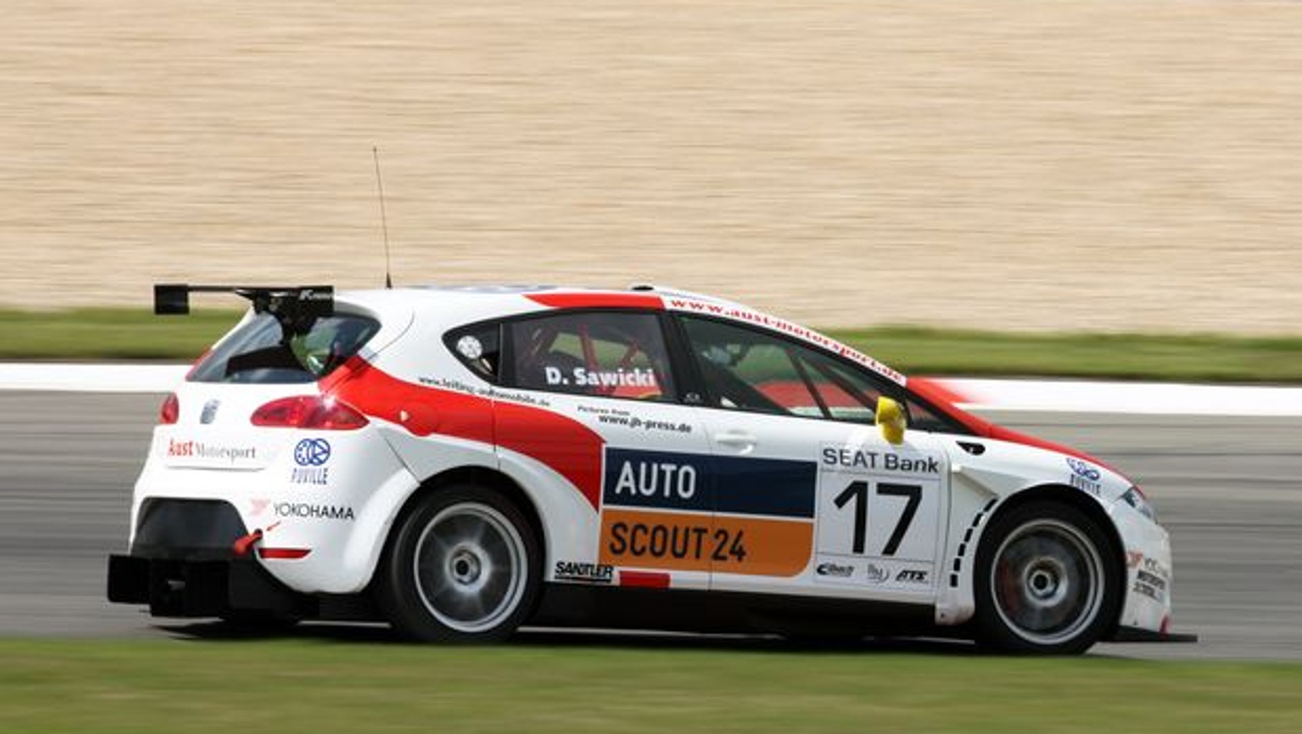 SEAT Leon Supercopa 2010: Damian Sawicki wygrywa i powraca na fotel lidera mistrzostw